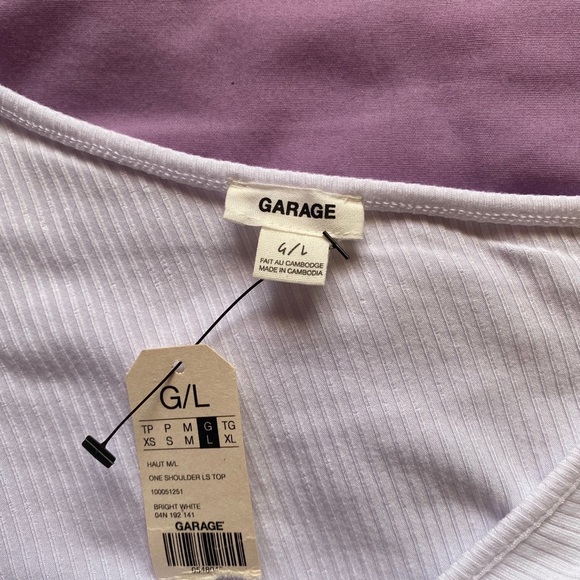 White one shoulder tee - Picture 3 of 3